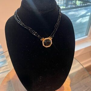 Luxurious Black and Gold Octagonal Clasp Pendant Necklace